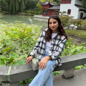 Meet your Posher, Asya